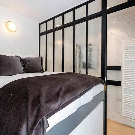 The Rose Flats Apartment *